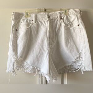 AE Jean white “the highest rise mom short”. Size 18. New never worn. No tags.